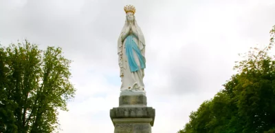 Явления Девы Марии в Лурде во Франции в 1858 году, открытие целебного источника и чудеса исцеления