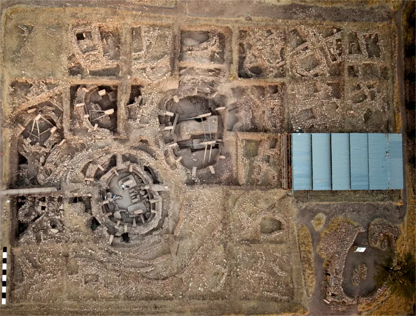 Вид на основную зону раскопок храмового комплекса Гёбекли-Тепе